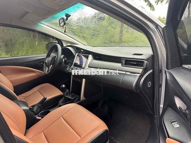 Toyota Innova E 2017 Bạc