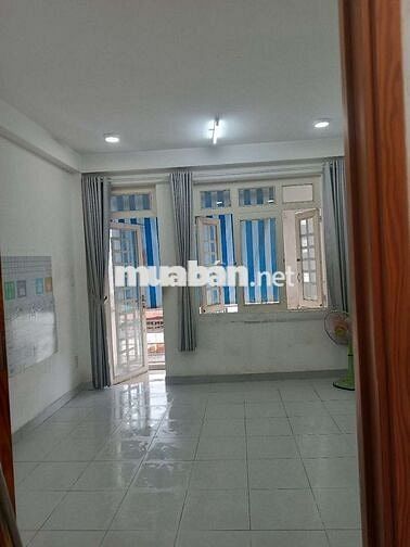 Phòng ban công - Năm Châu phường Bảy Hiền 