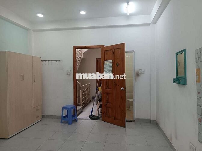Phòng ban công - Năm Châu phường Bảy Hiền 
