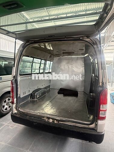 Toyota Hiace 2005 Van
