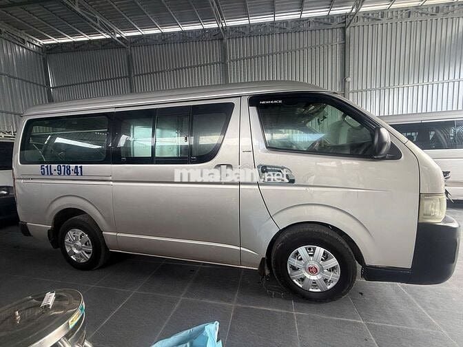 Toyota Hiace 2005 Van