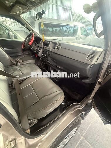 Toyota Hiace 2005 Van