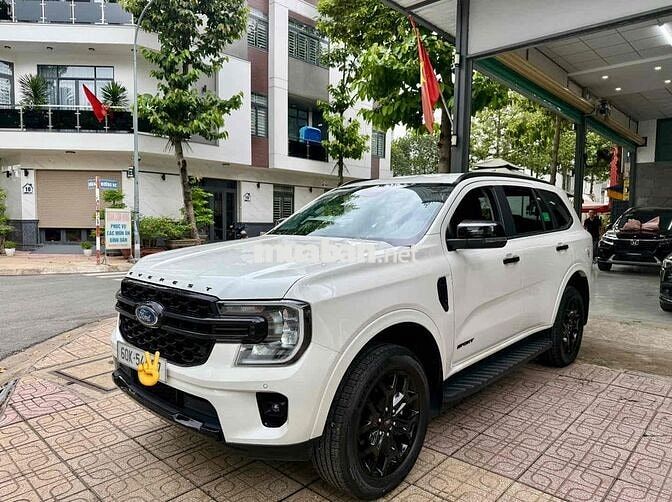 Ford Everest Sport 2024 Trắng 8.000km
