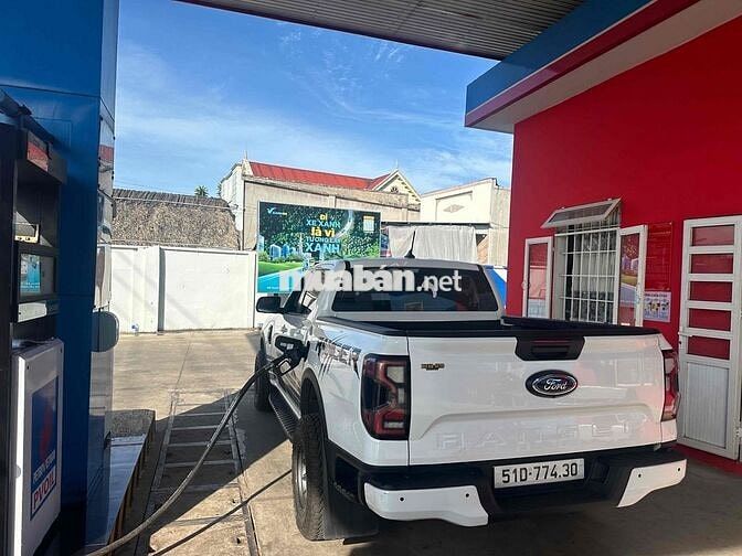 Ford Ranger XLS 2023 Trắng ngọc trinh