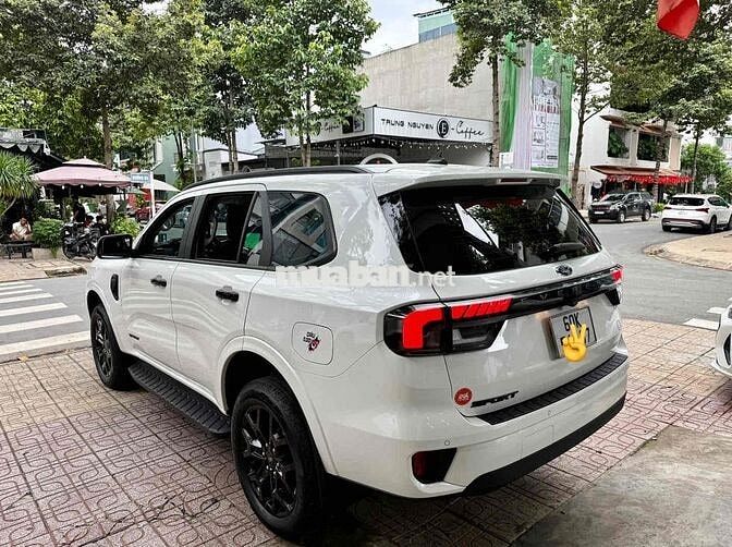 Ford Everest Sport 2024 Trắng 8.000km