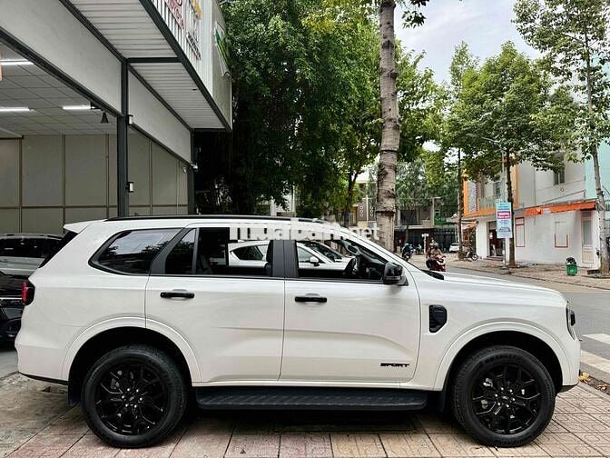 Ford Everest Sport 2024 Trắng 8.000km
