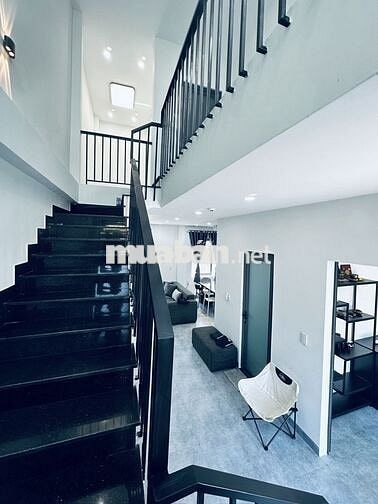 bán nhà trung tâm Diên Khánh .1 trệt & 1 tầng/105m2/50m2 thổ cư (6x18)