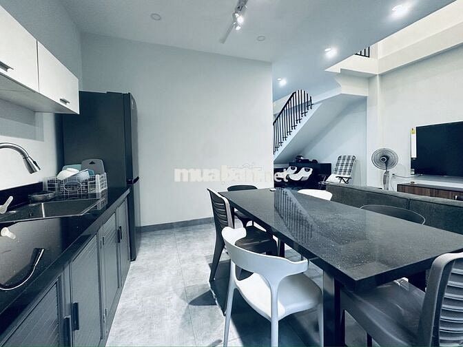 bán nhà trung tâm Diên Khánh .1 trệt & 1 tầng/105m2/50m2 thổ cư (6x18)