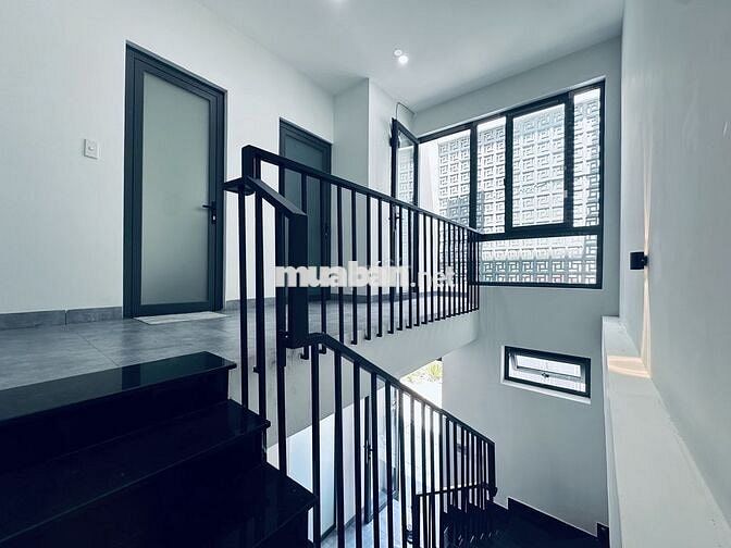 bán nhà trung tâm Diên Khánh .1 trệt & 1 tầng/105m2/50m2 thổ cư (6x18)