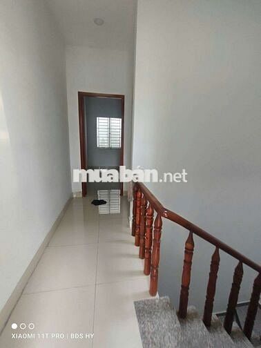 Cho thuê nhà 3 tầng hẻm xe hơi QL13 10tr/tháng