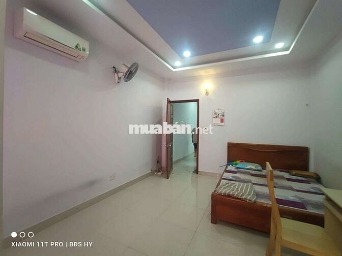 Cho thuê nhà 3 tầng hẻm xe hơi QL13 10tr/tháng