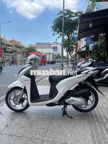 Honda Vision 2015 màu Trắng , máy zin