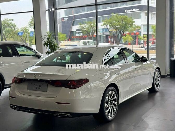 Mercedes-Benz E200 Exclusive All New Trắng Mới