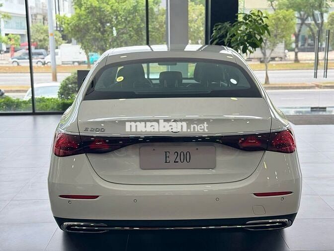 Mercedes-Benz E200 Exclusive All New Trắng Mới