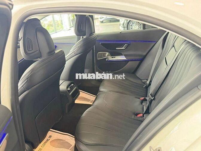 Mercedes-Benz E200 Exclusive All New Trắng Mới