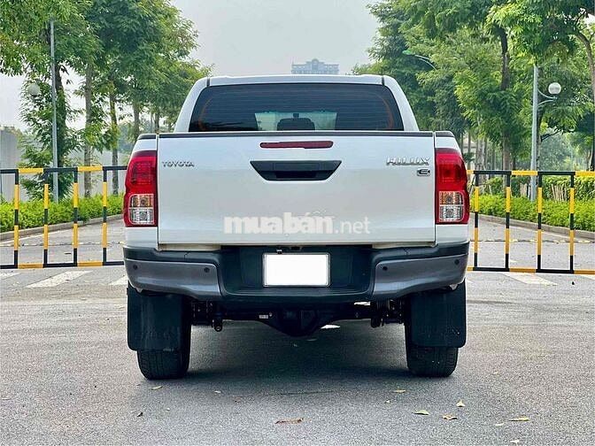 Toyota Hilux 2.4E 2021 Trắng 40000 km