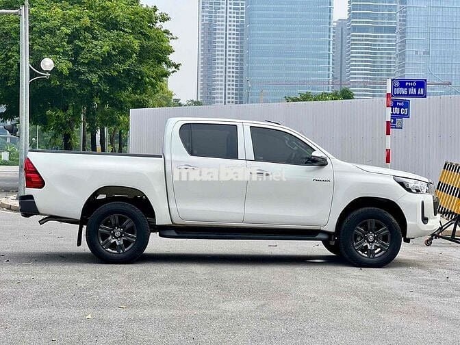 Toyota Hilux 2.4E 2021 Trắng 40000 km