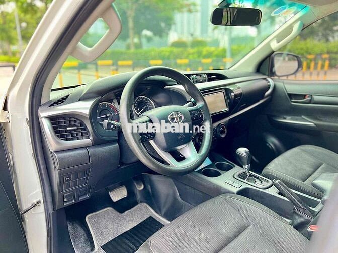 Toyota Hilux 2.4E 2021 Trắng 40000 km