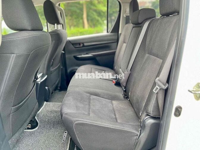 Toyota Hilux 2.4E 2021 Trắng 40000 km