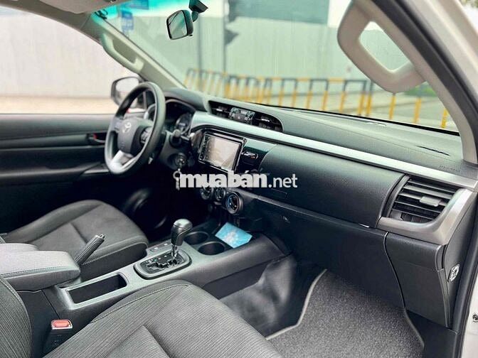 Toyota Hilux 2.4E 2021 Trắng 40000 km