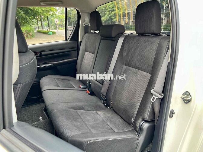 Toyota Hilux 2.4E 2021 Trắng 40000 km