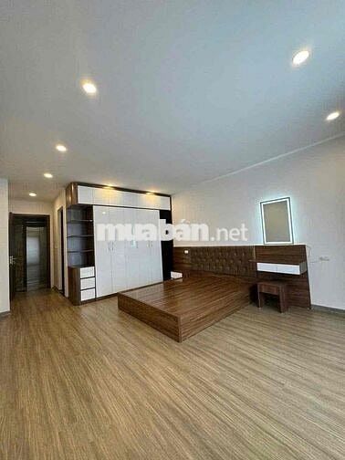 BÁN NHÀ THẠCH BÀN LONG BIÊN, GARA 7 CHỖ VÀO NHÀ, ĐƯỜNG THÔNG 16 CHỖ