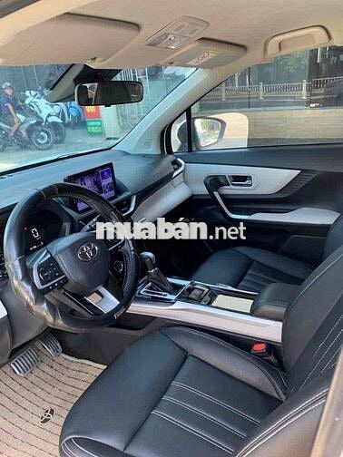 Toyota Veloz Cross Trắng 7 chỗ ban cao TOP