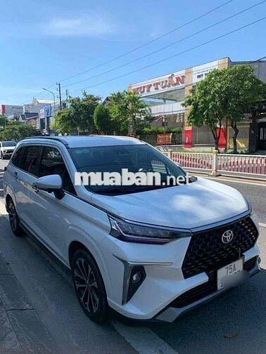 Toyota Veloz Cross Trắng 7 chỗ ban cao TOP