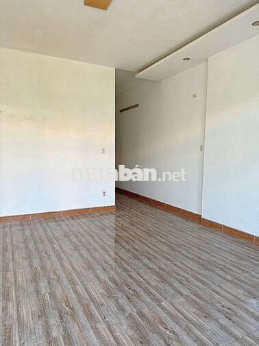 Bán nhà 2 tầng MT đường Đinh Nhật Tân đối diện công viên giá rẻ