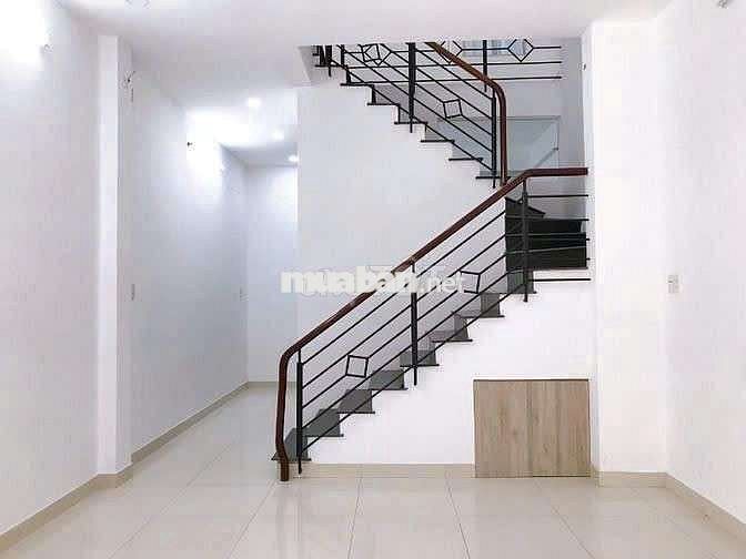 Nhà trung tâm Q10 hẻm to giá nhỏ