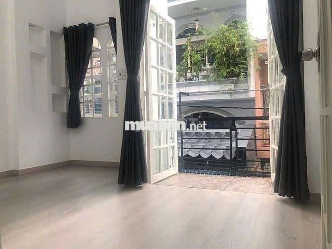 Nhà trung tâm Q10 hẻm to giá nhỏ