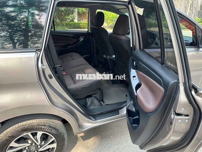 Toyota Innova E 2021 Xám