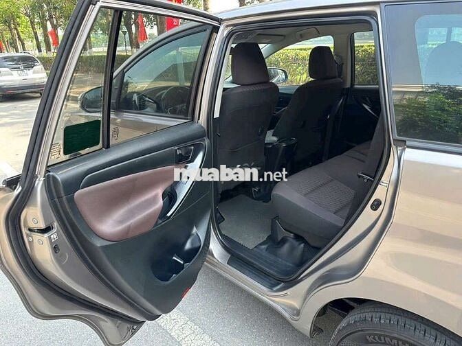 Toyota Innova E 2021 Xám