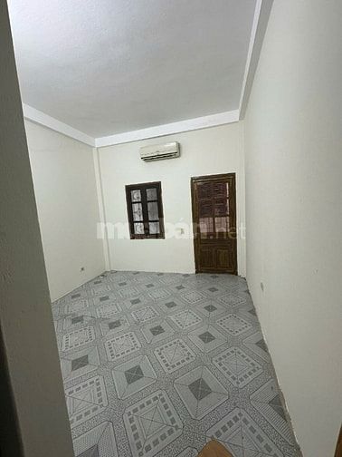 Cho thuê nhà nguyên căn gần ngõ 5 phố Cát Linh, Quận Đống Đa