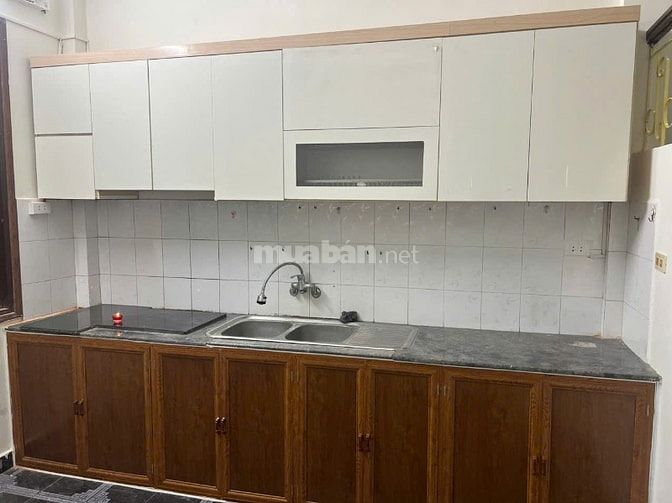 Cho thuê nhà nguyên căn gần ngõ 5 phố Cát Linh, Quận Đống Đa