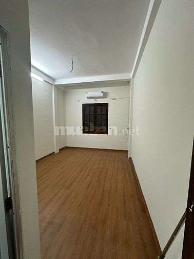 Cho thuê nhà nguyên căn gần ngõ 5 phố Cát Linh, Quận Đống Đa