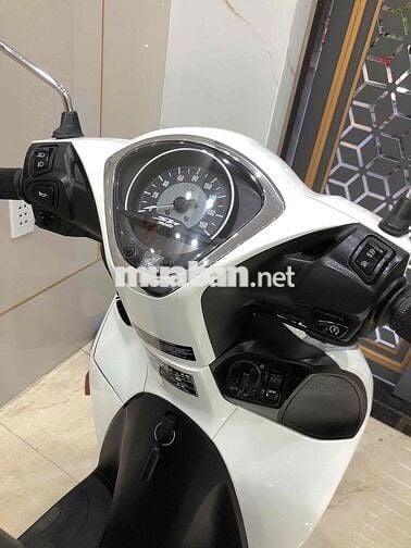 Honda SH Mode 125i 2023 Trắng đen