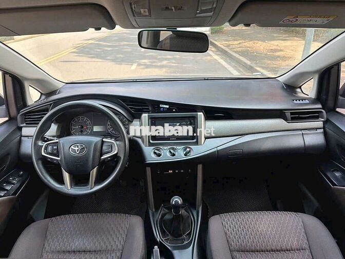 Toyota Innova E 2021 Xám
