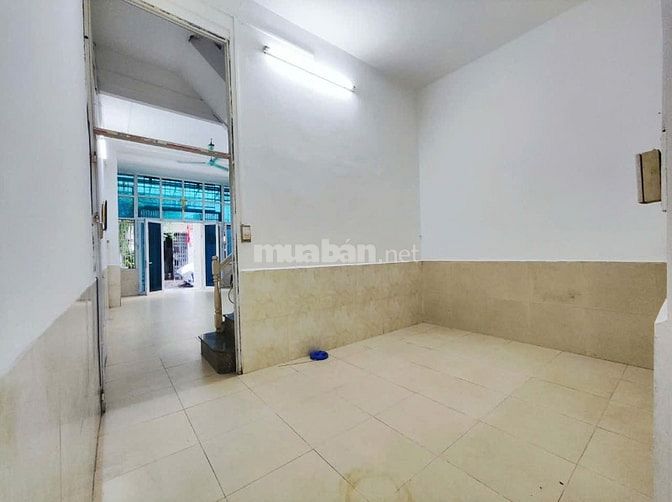 CHO THUÊ NHÀ 3 PHÒNG NGỦ, Ô TÔ ĐỖ CỬA DT 65 M2X2 TẦNG, 1 TUM