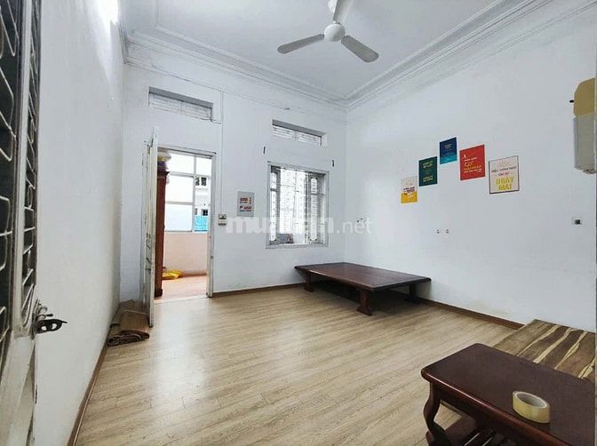 CHO THUÊ NHÀ 3 PHÒNG NGỦ, Ô TÔ ĐỖ CỬA DT 65 M2X2 TẦNG, 1 TUM