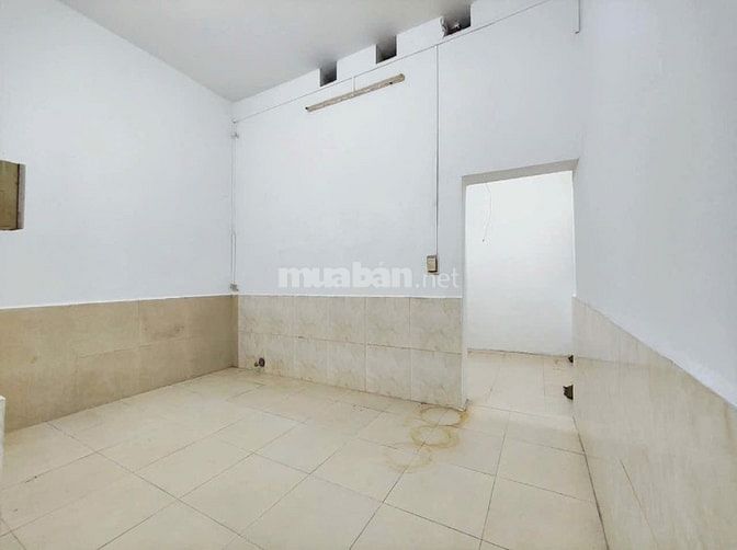 CHO THUÊ NHÀ 3 PHÒNG NGỦ, Ô TÔ ĐỖ CỬA DT 65 M2X2 TẦNG, 1 TUM