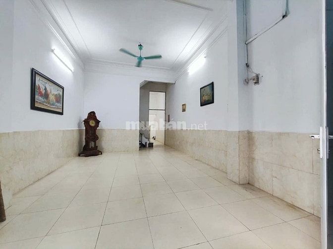 CHO THUÊ NHÀ 3 PHÒNG NGỦ, Ô TÔ ĐỖ CỬA DT 65 M2X2 TẦNG, 1 TUM