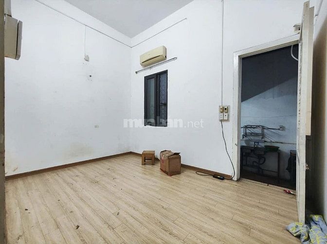 CHO THUÊ NHÀ 3 PHÒNG NGỦ, Ô TÔ ĐỖ CỬA DT 65 M2X2 TẦNG, 1 TUM