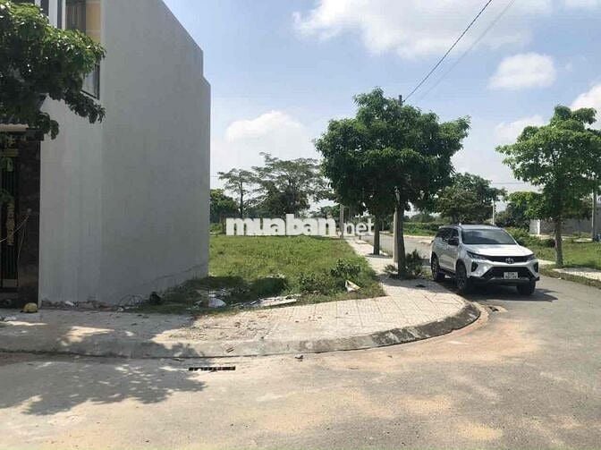 Bán lô góc 2MT sau lưng uỷ ban xã mỹ hạnh