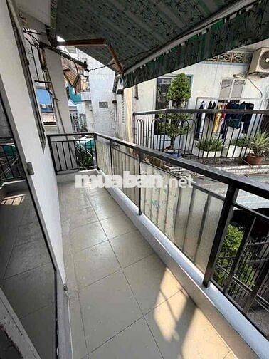CHO THUÊ 2 CĂN NHÀ NGAY CHỢ 4TR VÀ 7 TR HẺM ĐẸP