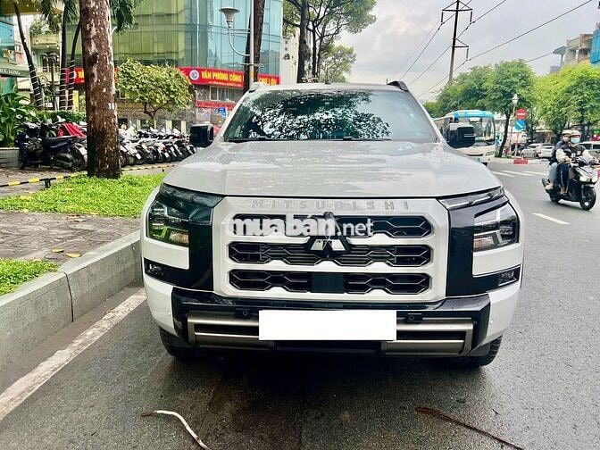 Mitsubishi Triton GLS Full 2025 806 km