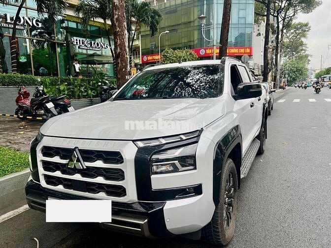 Mitsubishi Triton GLS Full 2025 806 km