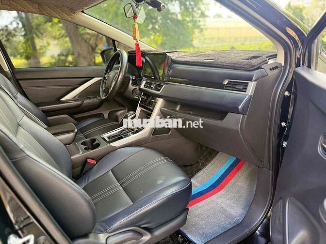 Mitsubishi Xpander Cross Đen 7 chỗ