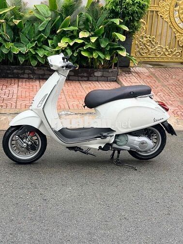 Piaggio Vespa 150 Trắng