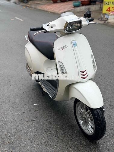 Piaggio Vespa 150 Trắng